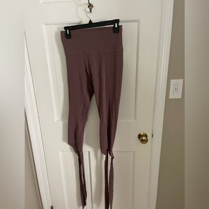 Lululemon ballerina leggings with straps size 8. Plum color